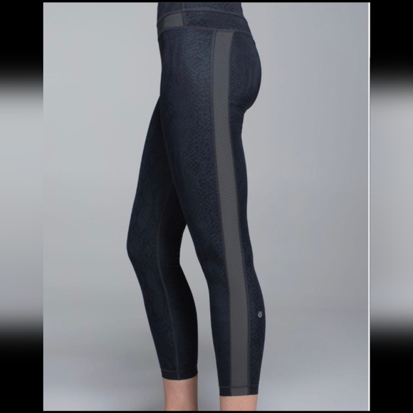 Lululemon Athletica Dark Gray Patterned Leggings - Picture 2 of 11